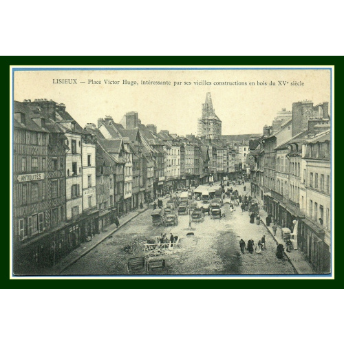 France CPA (14) Lisieux Place Victor Hugo, animée  (marché), non écrite
