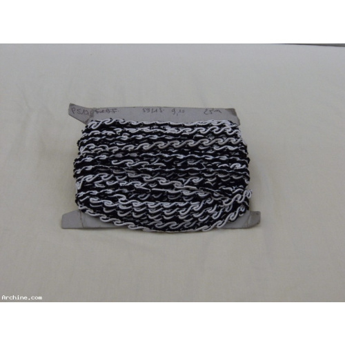 Galon ancien / Passementerie longueur 21,10 m x 10 cm noir et blanc (G1)