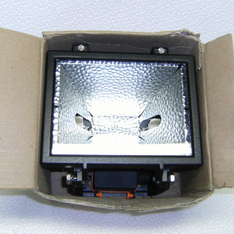 Projecteur Cormoran 500 watt dans boite carton d'origine