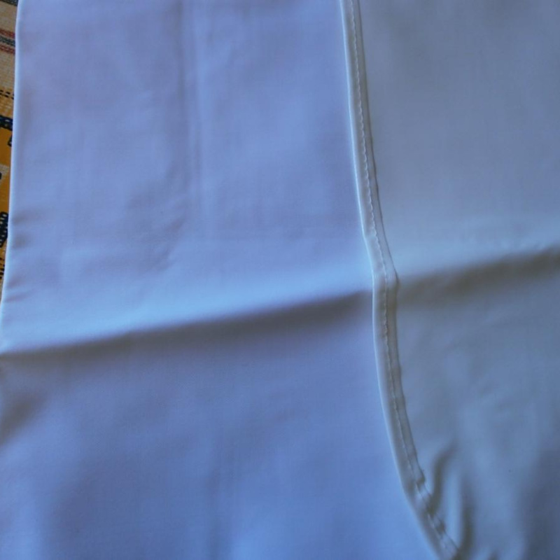 GRAND TABLIER BLANC EN TISSU PLASTIFIE ADULTE NEUF hauteur 110cm largeur 75cm